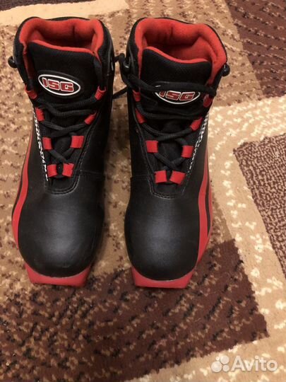 Продам лыжные ботинки