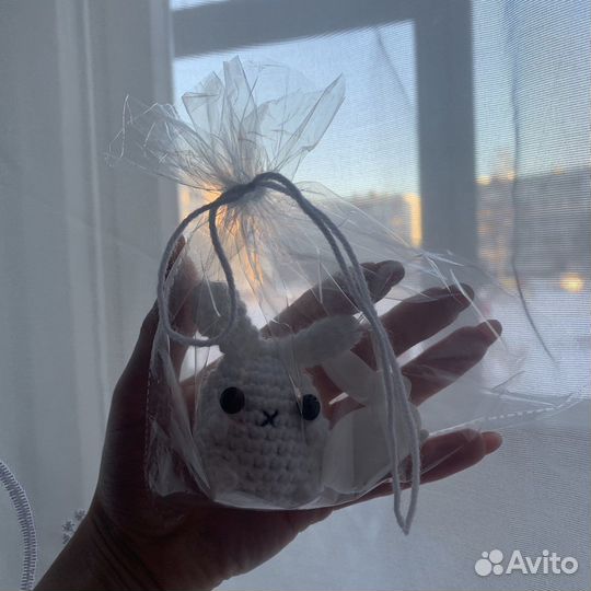 Зайчик амигуруми