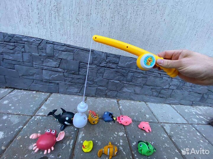 Игрушки для купания в ванной малыша