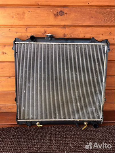 Радиатор охлаждения на тойота прадо 95 1 KZ-TE