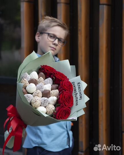 Яркая роза Вкусная клубника