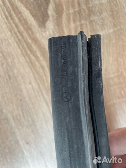 Уплотнитель капота Mercedes GLA X156 A1568870098