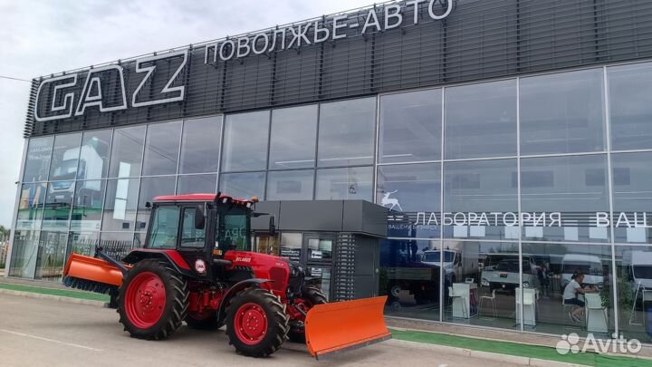 Трактор Беларус 82.3 с отвалом