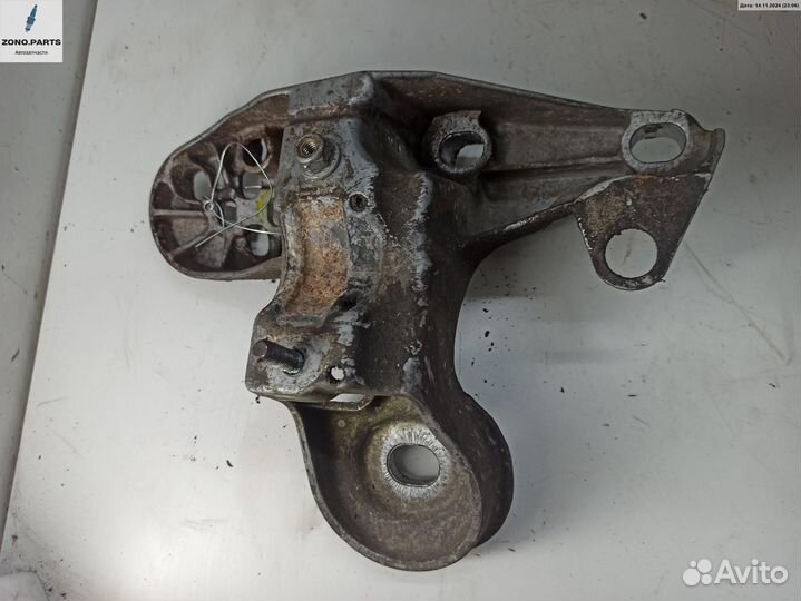 Крепление втулки стабилизатора переднего 4B0199351B на Audi A6 C5 (1997-2005)