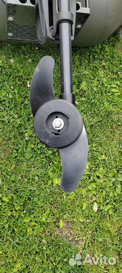 Лодка с электромотором