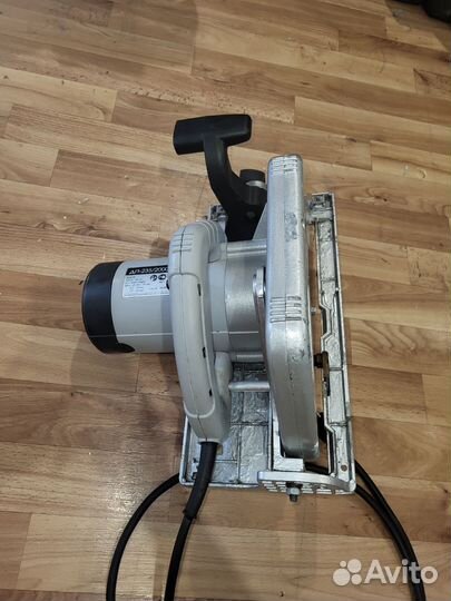 Циркулярная пила Интерскол дп235/2000М