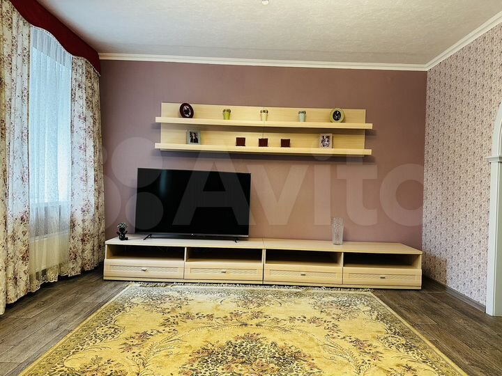 3-к. квартира, 90 м², 2/10 эт.