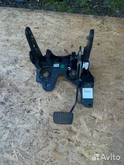 Педаль тормоза (АКПП) Chevrolet Cruze J300 A14NET