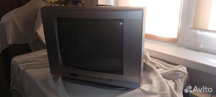 Телевизор бу JVC