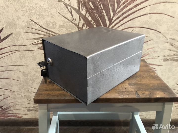 Ящик металлический сейф