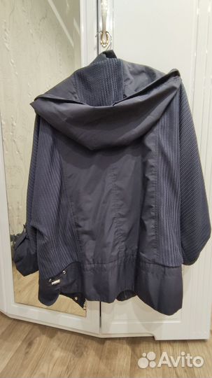 Куртка-ветровка женская