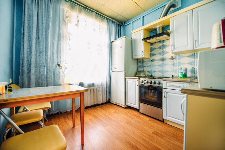 2-к. квартира, 60 м², 1/4 эт.