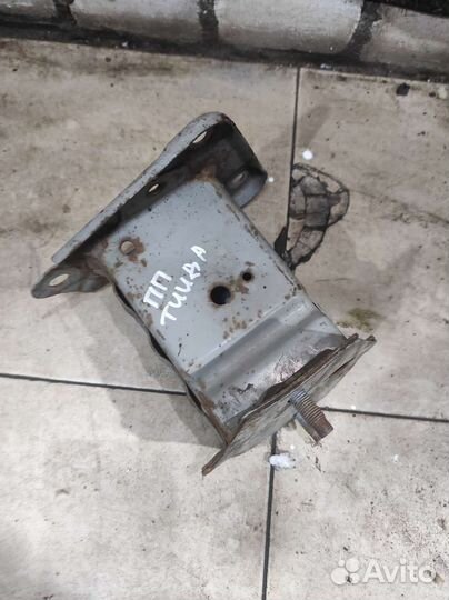 Кронштейн усилителя передний Nissan Tiida C11