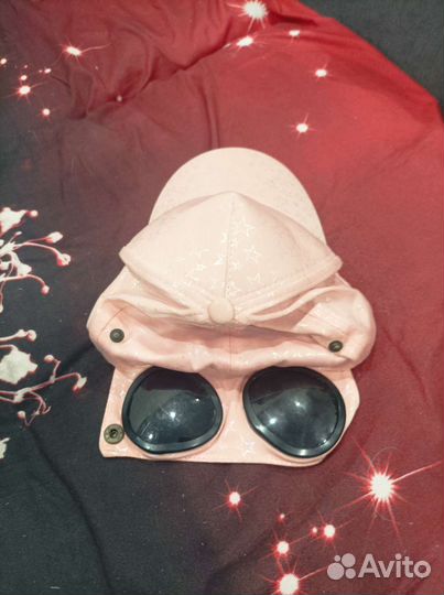 Кепка с солнцезащитными очками