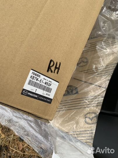 Накладка новая крыла задняя правая mazda оригинал