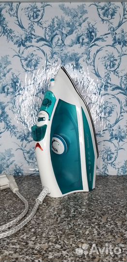 Утюг и гладильная доска