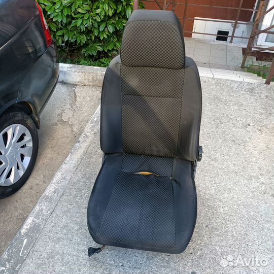 Передние сиденья priora1