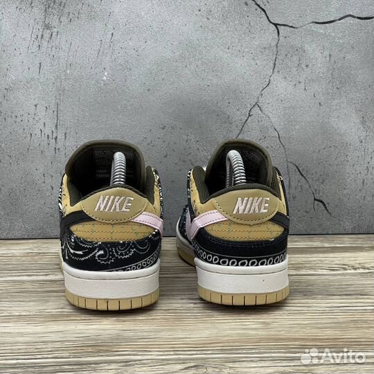 Кроссовки женские Travis Scott x Nike SB Dunk