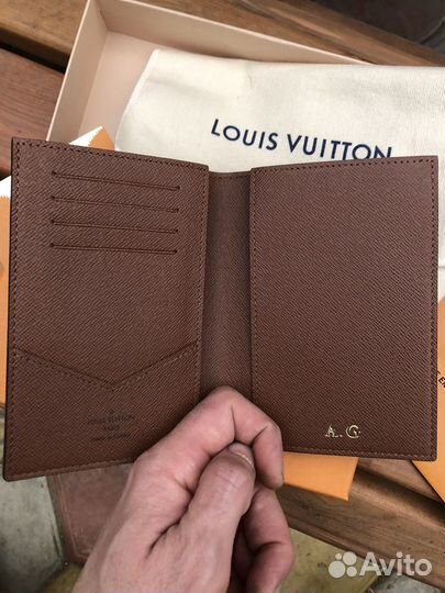 Обложка на паспорт louis