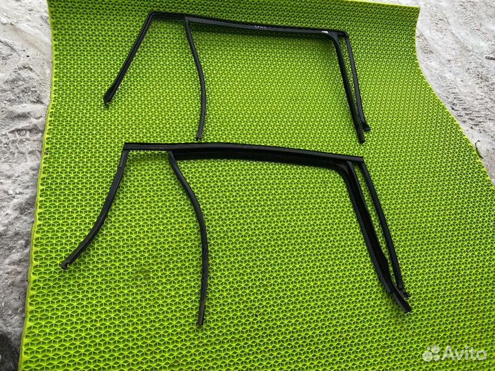 Уплотнитель стекла для VW Tiguan 2016-2024