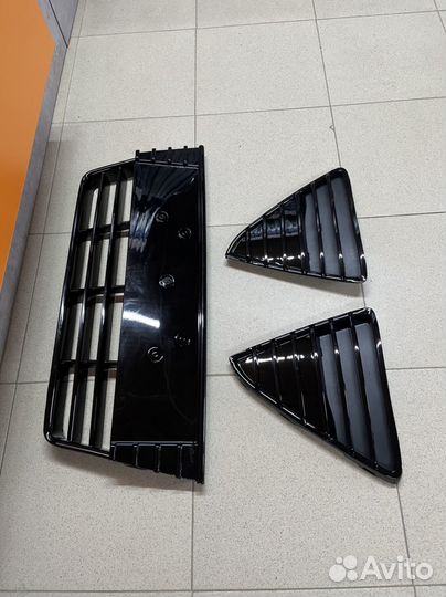 Решетки в бампер на Форд Фокус 3 (глянец)