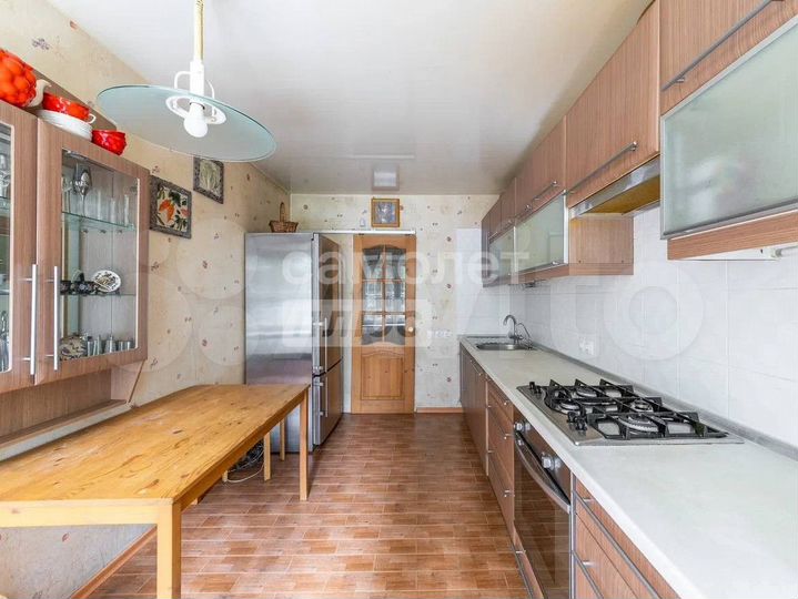 2-к. квартира, 57 м², 1/9 эт.