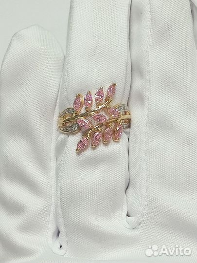 Золотое кольцо с камнем 16р