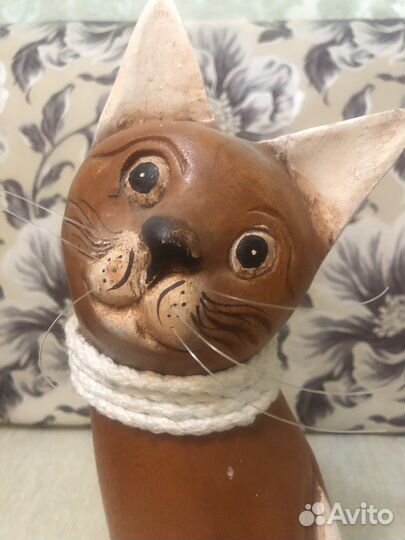 Статуэтка кошка