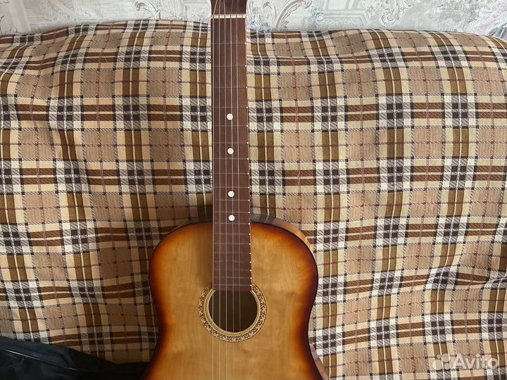 Гитара с чехлом