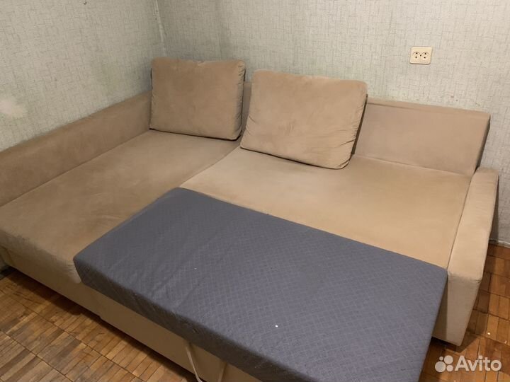 Угловой диван кровать с оттоманкой