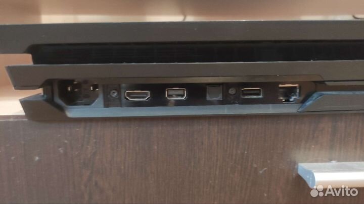 Sony PS4 pro 1tb + 2 геймпада, игры