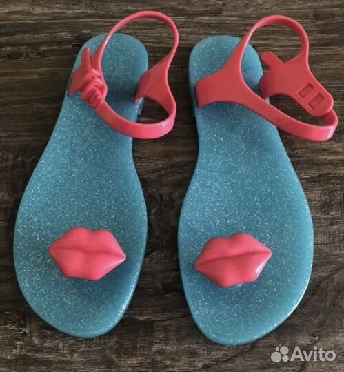 Босоножки новые