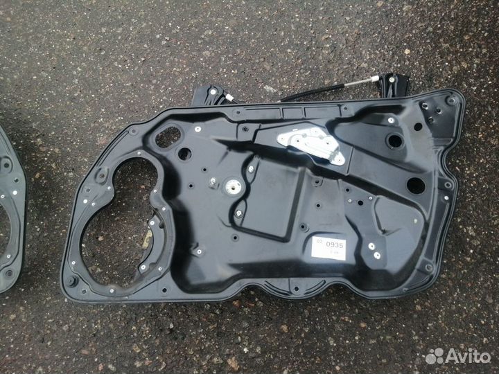 Стеклоподъемник задний левый Volkswagen Passat B6