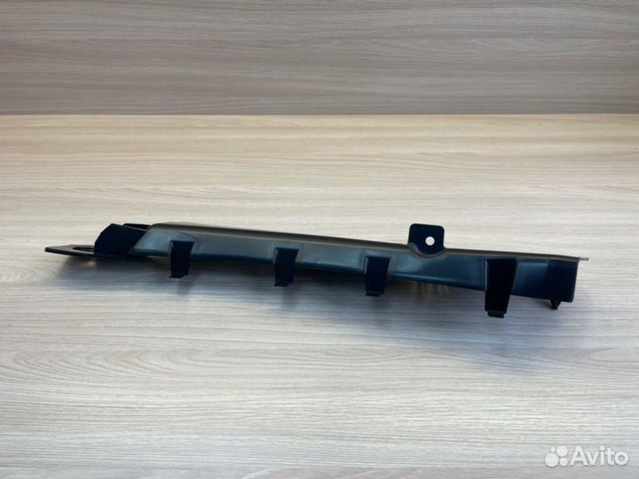 Накладка багажника левая Renault Sandero Stepway