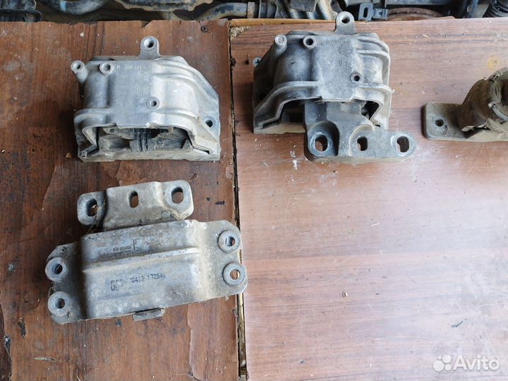 Подушка двигателя и кпп Пассат б6