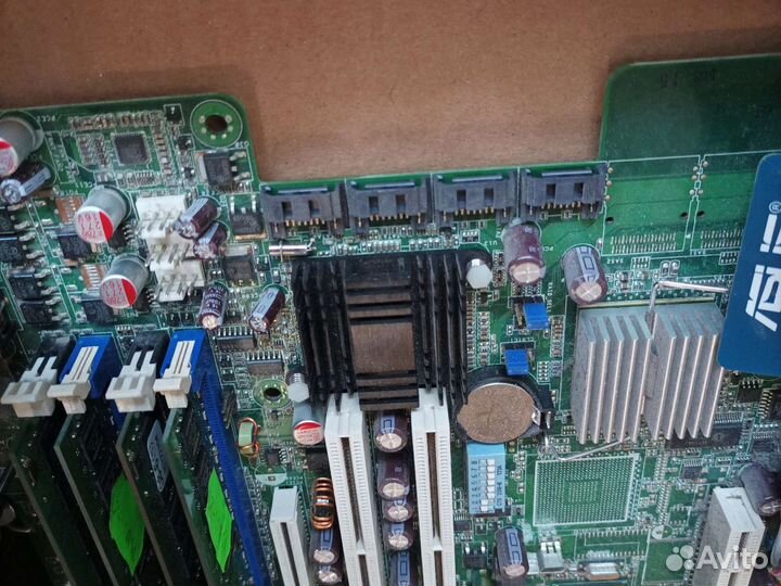 Материнская плата с процессором и памятью