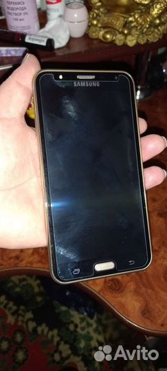 Телефон Samsung J7 NEO