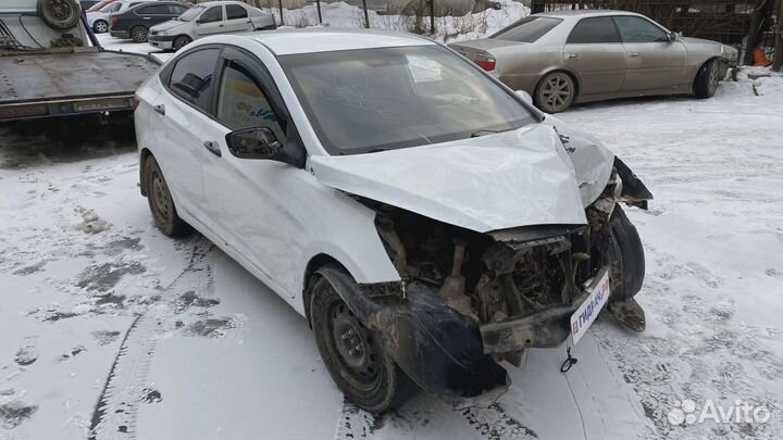 Кронштейн двигателя правый Hyundai Solaris 21825-3