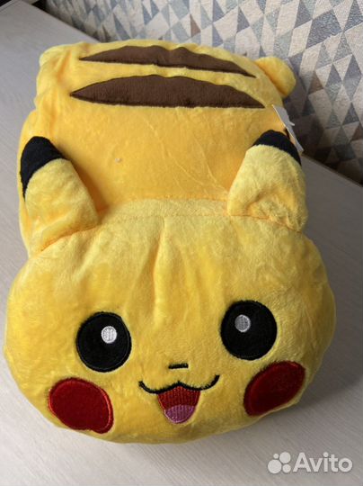 Пикачу с пледом