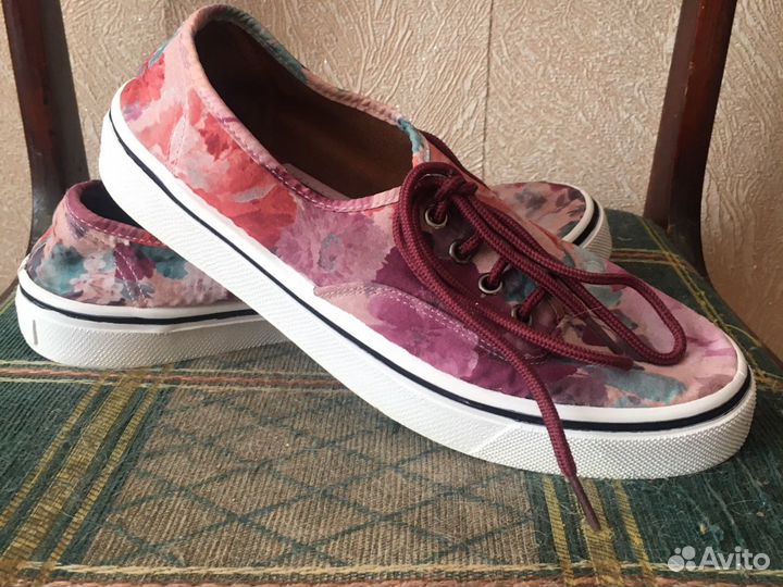 Кеды и слипоны женские