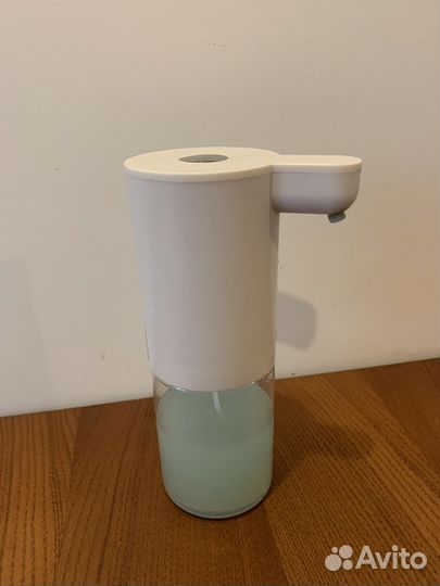 Сенсорный дозатор для жидкого мыла