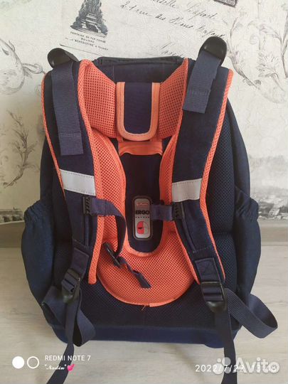 Школьный рюкзак с ортопедической спинкой