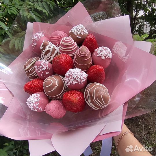 Клубника в хрустящем бельгийском шоколаде букет