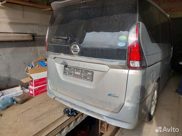 Фаркоп на Ниссан Серена с 2016