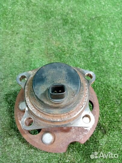 Ступица задняя правая Toyota Alphard MNH10 1MZ-FE