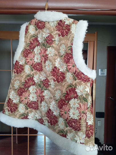 Жилетка меховая женская 58 размер