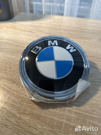 Эмблема задняя BMW для F15