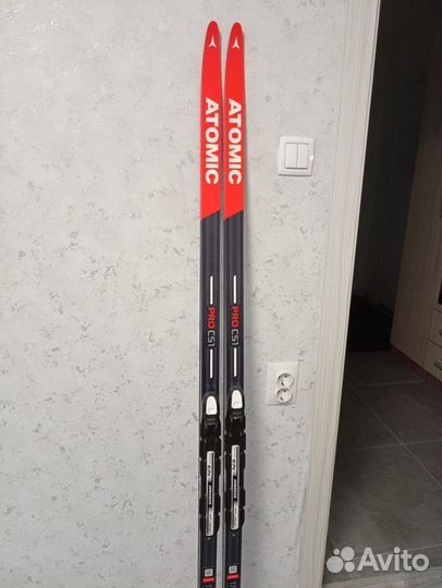 Беговые лыжи atomic