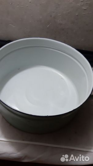 Кастрюля эмалированная большая