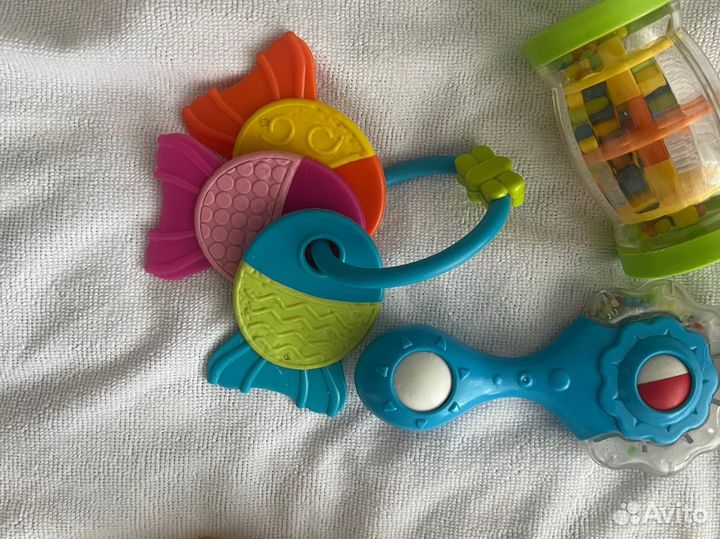 Бутылочки, ниблеры, погремушки, соски